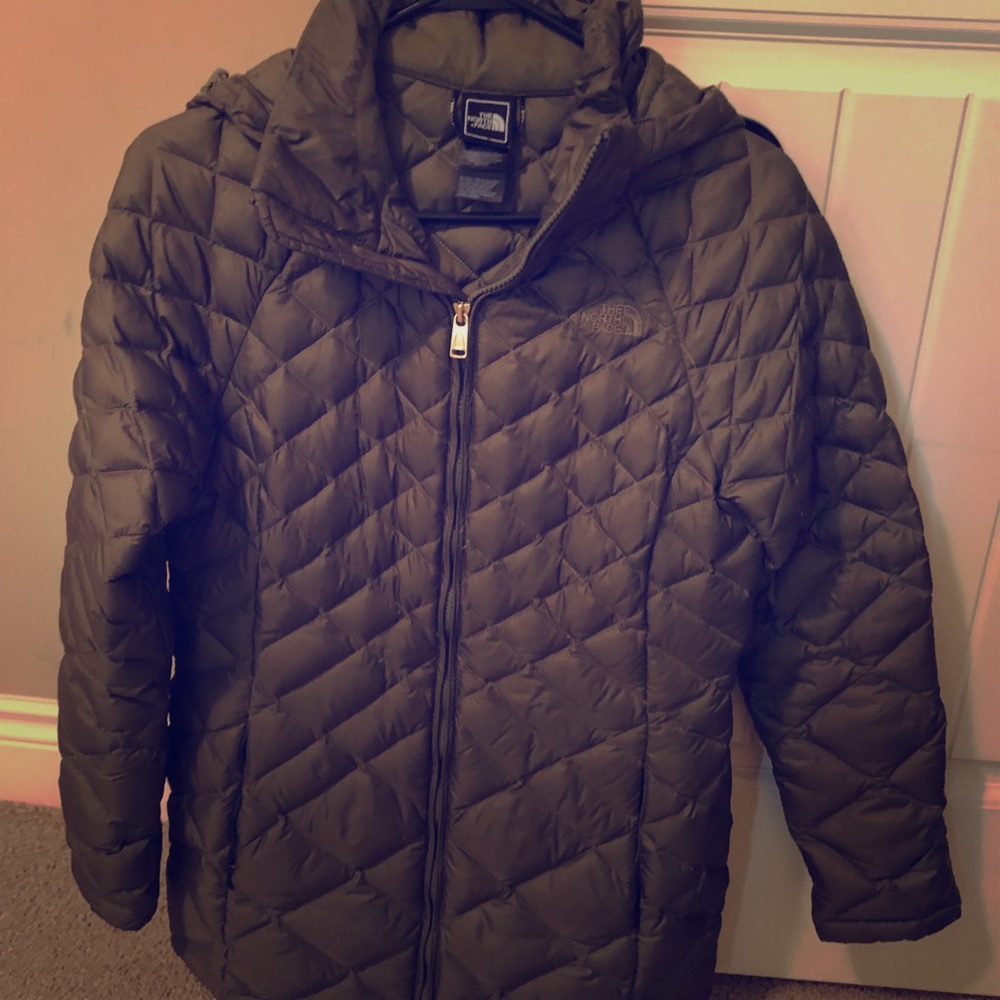 Northface size S. Olive coat. Excellent condition!